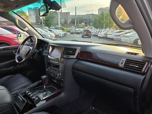 Used 2011 Lexus LX 570 4WD w/ Luxury Pkg image 34