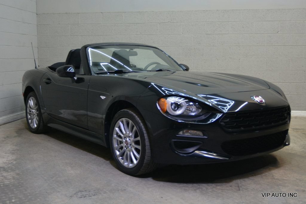 Used 2018 FIAT 124 Spider Classica w/ Technology & Siriusxm Group RWD image 1