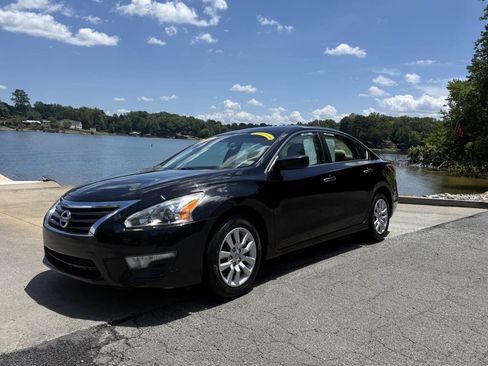 Used 2014 Nissan Altima 2.5 S image 3