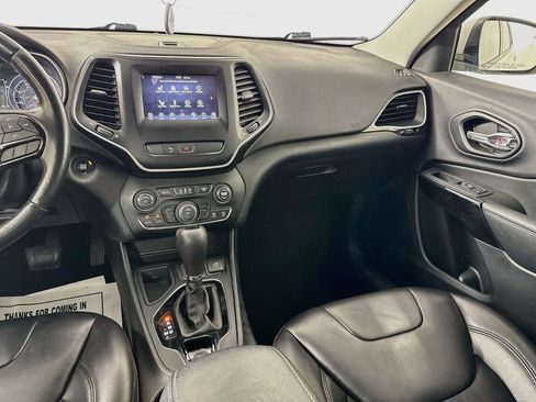 Used 2020 Jeep Cherokee Latitude Plus FWD image 27