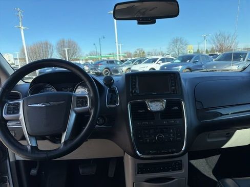 Used 2011 Chrysler Town & Country Touring-L w/ Entertainment Group #2 image 23