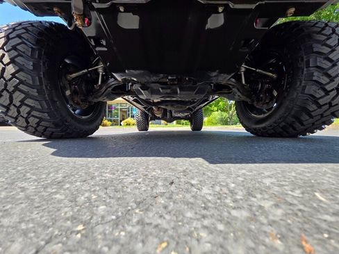 Used 2018 Toyota Tacoma TRD Off-Road w/ Technology Package AWD/4WD image 56