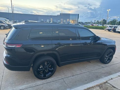 Used 2025 Jeep Grand Cherokee L Limited w/ Black Appearance Package image 5