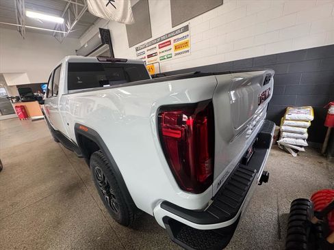 Certified 2021 GMC Sierra 2500 AT4 w/ AT4 Premium Plus Package image 7
