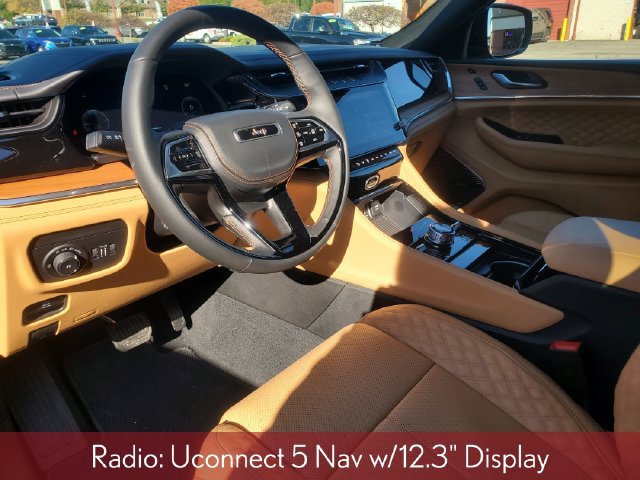 Used 2026 Jeep Grand Cherokee Summit AWD/4WD image 9