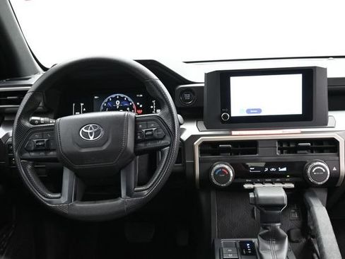 Used 2025 Toyota Tacoma SR5 AWD/4WD image 10