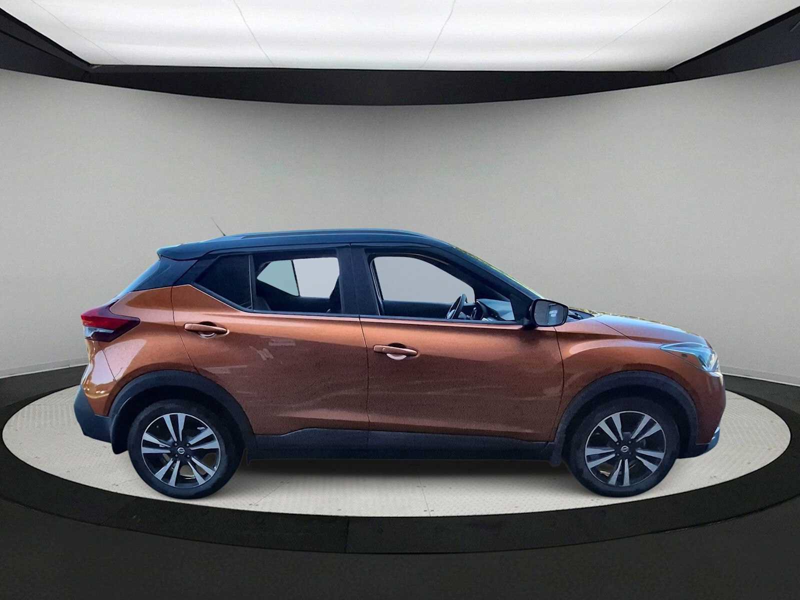Used 2019 Nissan Kicks SV FWD image 9