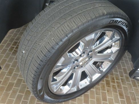 Used 2017 GMC Yukon Denali w/ Enhanced Security Package image 11