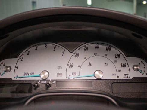 Used 2002 Ford Thunderbird Deluxe image 11