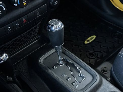 Used 2015 Jeep Wrangler Unlimited Sahara image 23