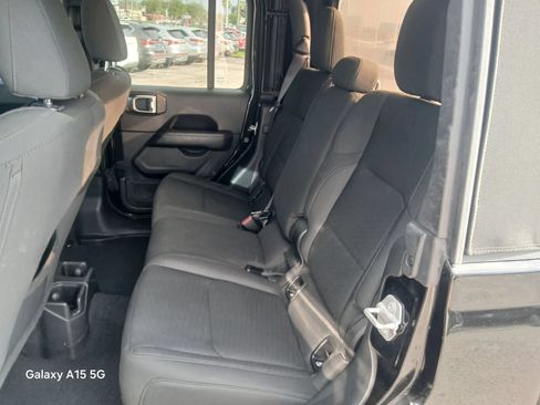 Used 2020 Jeep Gladiator Overland AWD/4WD image 13