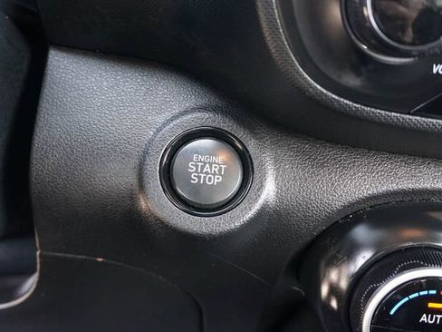 Used 2025 Hyundai Venue SEL FWD image 20