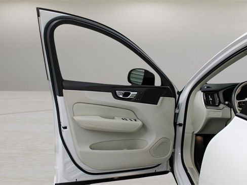 Certified 2023 Volvo XC60 B5 Ultimate w/ Climate Package image 28