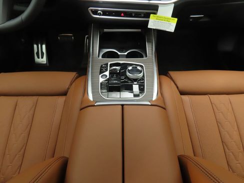 New 2026 BMW X7 M60i image 16