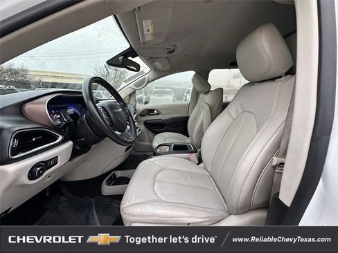 Used 2017 Chrysler Pacifica Touring-L Plus image 26