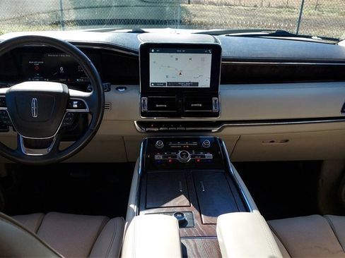 Used 2019 Lincoln Navigator Select image 30
