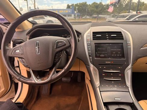 Used 2013 Lincoln MKZ FWD image 5