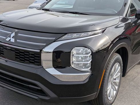 New 2026 Mitsubishi Outlander ES image 8
