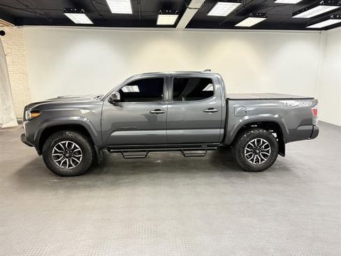 Used 2022 Toyota Tacoma TRD Sport w/ Technology Package image 2