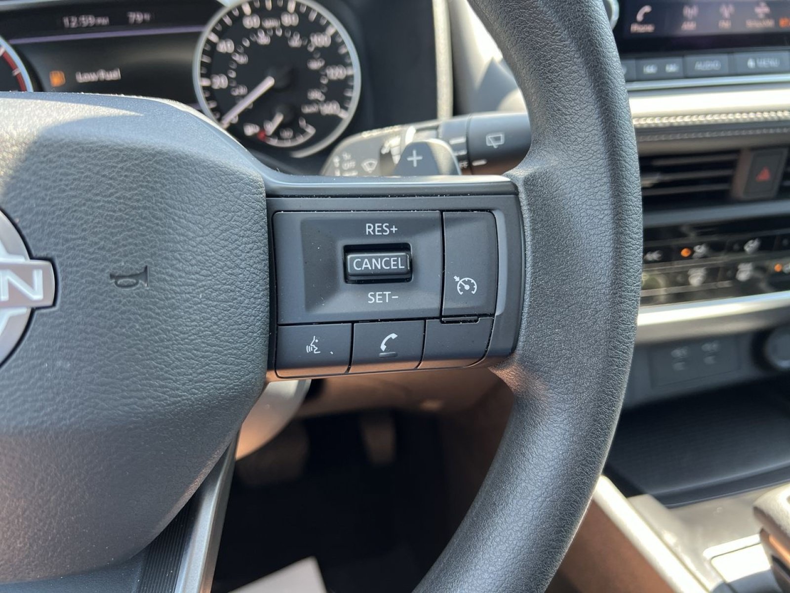 Used 2025 Nissan Rogue S AWD/4WD image 30