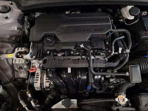 Used 2024 Hyundai Elantra SEL FWD image 30