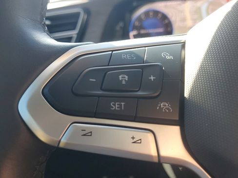 Used 2024 Volkswagen Atlas SEL Premium R-Line AWD/4WD image 32