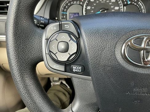 Used 2014 Toyota Camry LE image 16