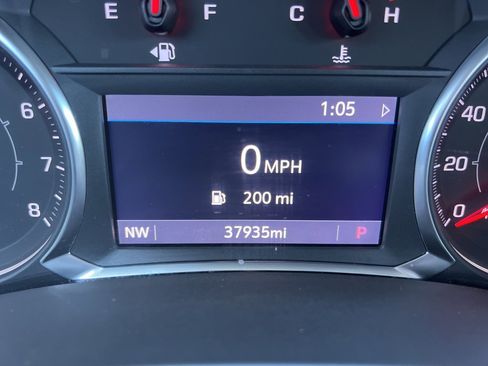 Used 2022 GMC Terrain SLT w/ Tech Package image 3