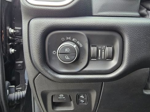 Used 2019 RAM 1500 Big Horn AWD/4WD image 11