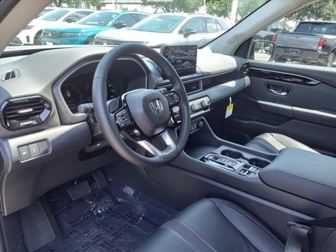 New 2025 Honda Pilot EX-L image 3