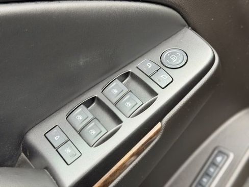 Used 2016 Chevrolet Suburban LT image 21