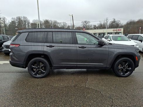 Used 2023 Jeep Grand Cherokee L Laredo AWD/4WD image 9