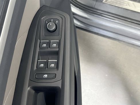 Used 2023 Volkswagen Atlas Cross Sport SEL image 18