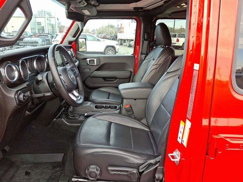 Used 2020 Jeep Wrangler Unlimited Sahara image 13