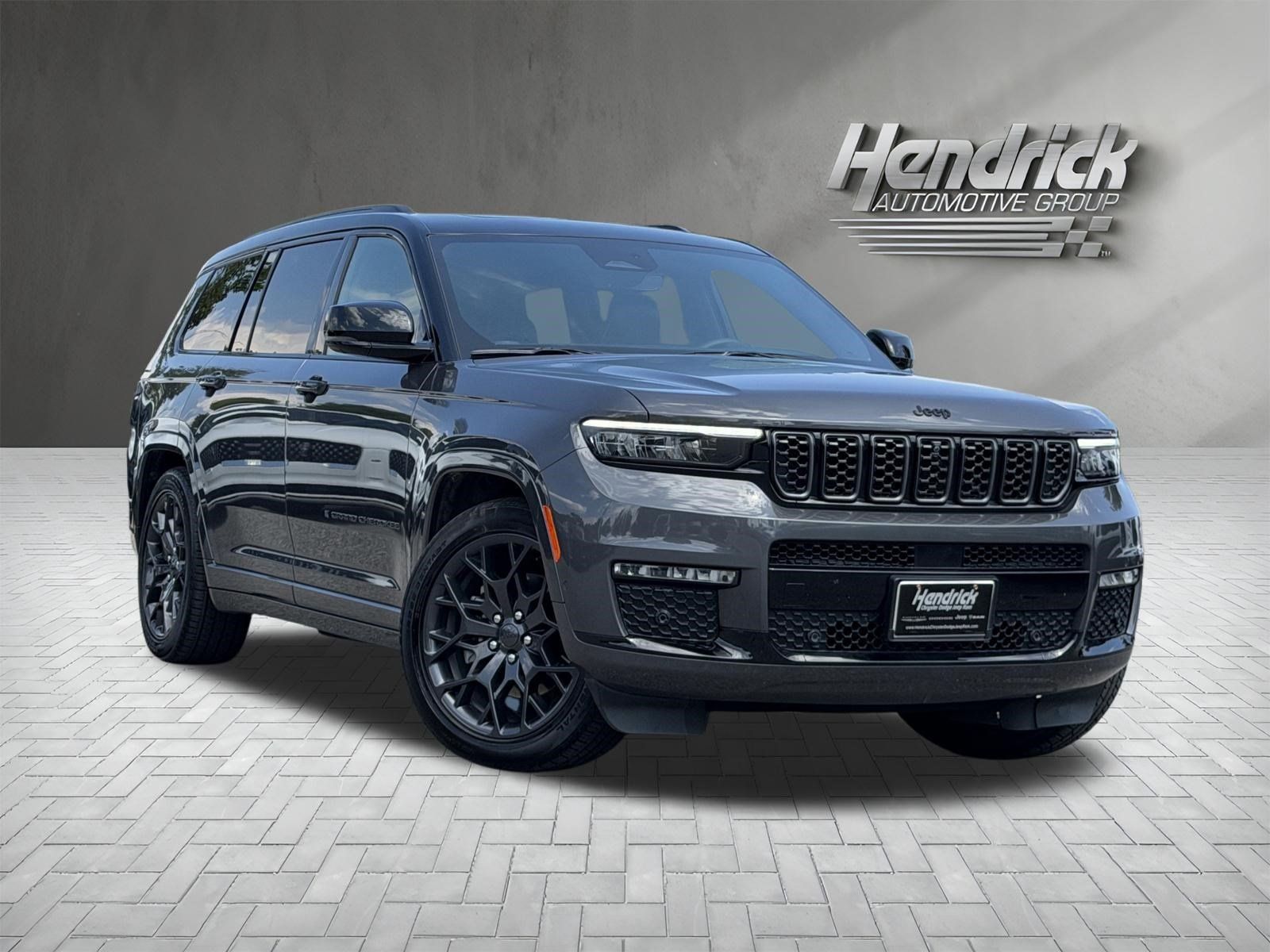 Used 2025 Jeep Grand Cherokee L Summit w/ Obsidian Package AWD/4WD image 2