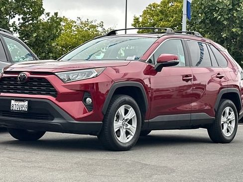 Used 2021 Toyota RAV4 XLE w/ Convenience Package FWD image 8