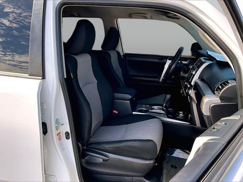 Used 2016 Toyota 4Runner SR5 w/ Convenience Package AWD/4WD image 7