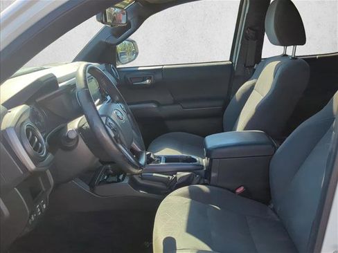 Used 2017 Toyota Tacoma TRD Off-Road image 14