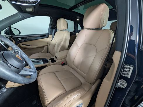 Certified 2023 Porsche Macan AWD/4WD image 5