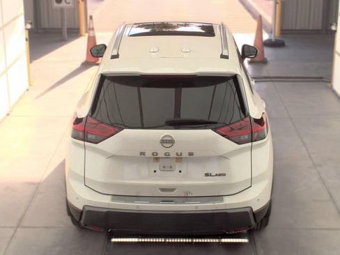 Certified 2025 Nissan Rogue SL w/ Tech Package AWD/4WD image 9
