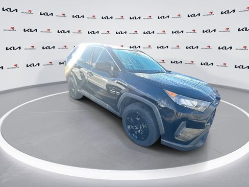 Used 2020 Toyota RAV4 LE image 2