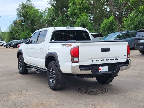 Used 2018 Toyota Tacoma TRD Off-Road AWD/4WD image 3