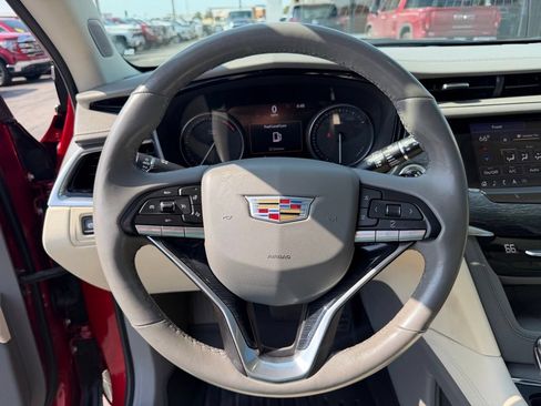 Used 2024 Cadillac XT6 Premium Luxury w/ Technology Package FWD image 29