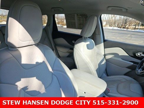 Used 2019 Jeep Cherokee Limited image 10