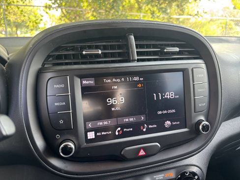 Used 2025 Kia Soul LX w/ LX Technology Package FWD image 20