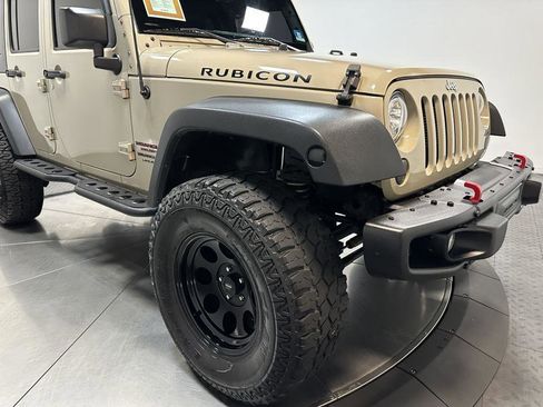 Used 2018 Jeep Wrangler Unlimited Rubicon w/ Connectivity Group image 3