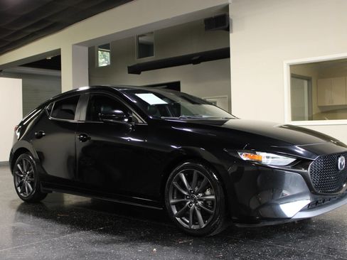 Used 2019 MAZDA MAZDA3 Hatchback FWD image 1