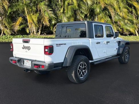 Used 2025 Jeep Gladiator Rubicon w/ Convenience Group AWD/4WD image 6