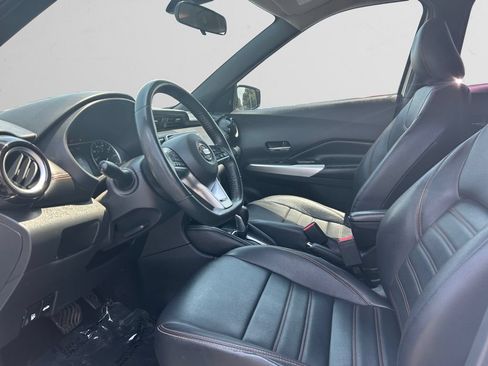 Used 2020 Nissan Kicks SR w/ SR Premium Package FWD image 10