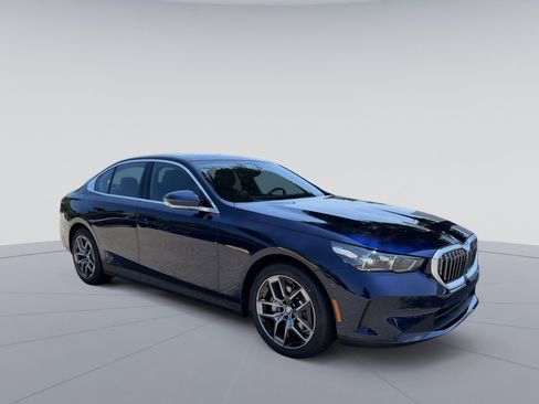 New 2026 BMW 530i xDrive w/ Premium Package AWD/4WD image 7